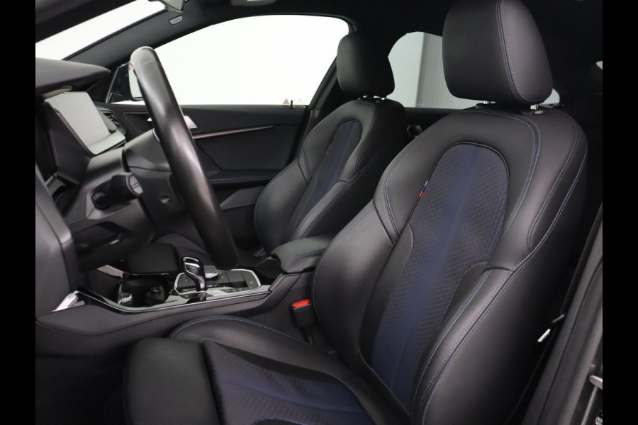 BMW 2 Serie Gran Coupé 218i M Sport | Sportstoelen | Camera | Carplay | Live Cockpit | Half leder | Navigatie | Sfeerverlichting | Full LED | Climate control BMW 2 Serie Gran Coupé 218i M Sport | Sportstoelen | Camera | Carplay | Live Cockpit | Half leder | Navigatie | Sfeerverlichting | Full LED | Climate control