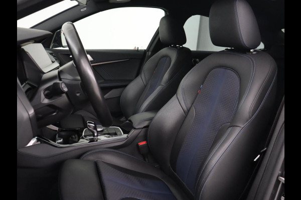 BMW 2 Serie Gran Coupé 218i M Sport | Sportstoelen | Camera | Carplay | Live Cockpit | Half leder | Navigatie | Sfeerverlichting | Full LED | Climate control BMW 2 Serie Gran Coupé 218i M Sport | Sportstoelen | Camera | Carplay | Live Cockpit | Half leder | Navigatie | Sfeerverlichting | Full LED | Climate control