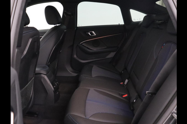 BMW 2 Serie Gran Coupé 218i M Sport | Sportstoelen | Camera | Carplay | Live Cockpit | Half leder | Navigatie | Sfeerverlichting | Full LED | Climate control BMW 2 Serie Gran Coupé 218i M Sport | Sportstoelen | Camera | Carplay | Live Cockpit | Half leder | Navigatie | Sfeerverlichting | Full LED | Climate control