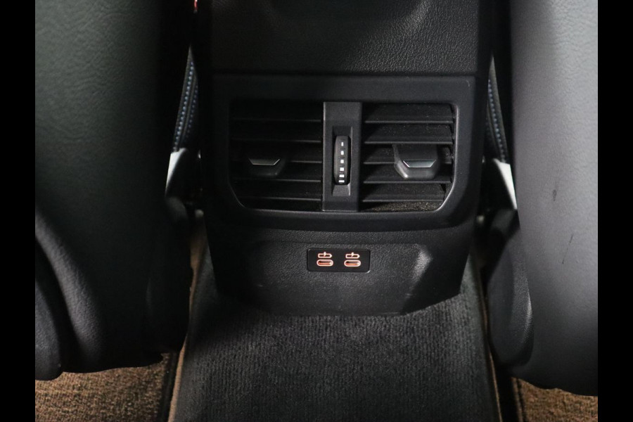 BMW 2 Serie Gran Coupé 218i M Sport | Sportstoelen | Camera | Carplay | Live Cockpit | Half leder | Navigatie | Sfeerverlichting | Full LED | Climate control BMW 2 Serie Gran Coupé 218i M Sport | Sportstoelen | Camera | Carplay | Live Cockpit | Half leder | Navigatie | Sfeerverlichting | Full LED | Climate control