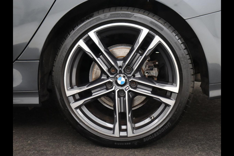 BMW 2 Serie Gran Coupé 218i M Sport | Sportstoelen | Camera | Carplay | Live Cockpit | Half leder | Navigatie | Sfeerverlichting | Full LED | Climate control BMW 2 Serie Gran Coupé 218i M Sport | Sportstoelen | Camera | Carplay | Live Cockpit | Half leder | Navigatie | Sfeerverlichting | Full LED | Climate control