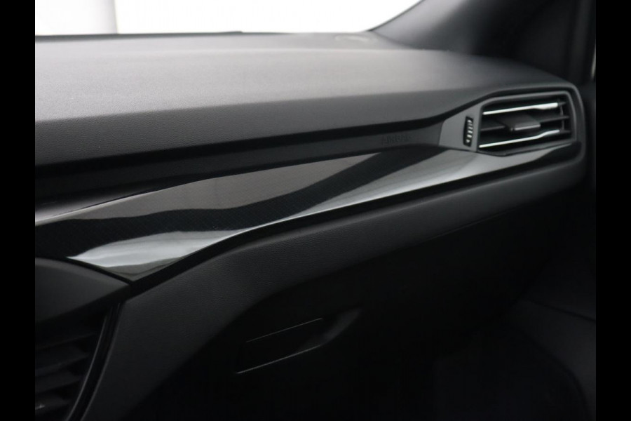 Ford Focus 1.0 EcoBoost Hybrid ST Line | Trekhaak | Camera | Carplay | Keyless | Navigatie | Full LED | Comfortstoelen | Climate control | Parkeerhulp | Cruise control | Getint glas