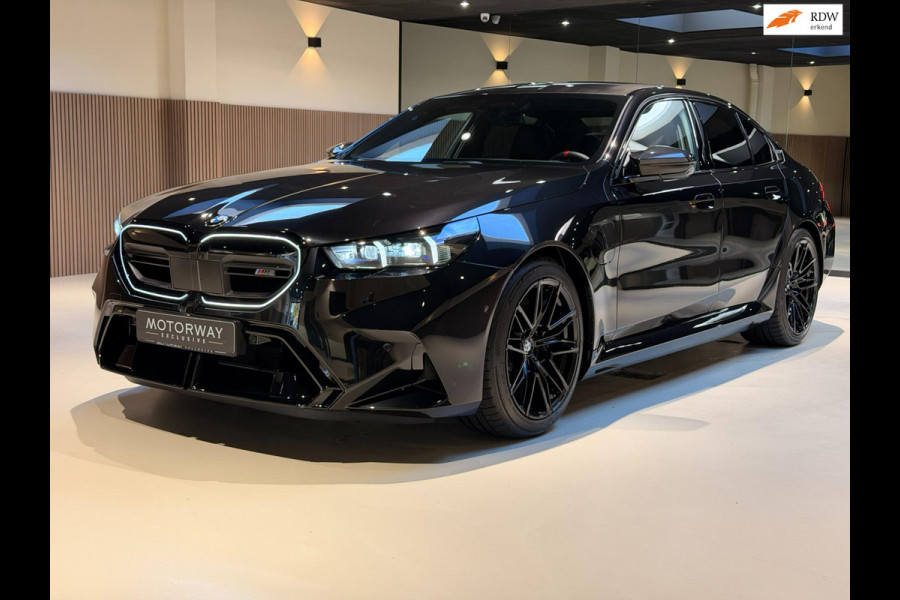 BMW 5 Serie M5 M Carbon|M Drivers Package|M Drive Professional|Driving + Parking Assistant Professional|Alcantara BMW 5 Serie M5 M Carbon|M Drivers Package|M Drive Professional|Driving + Parking Assistant Professional|Alcantara