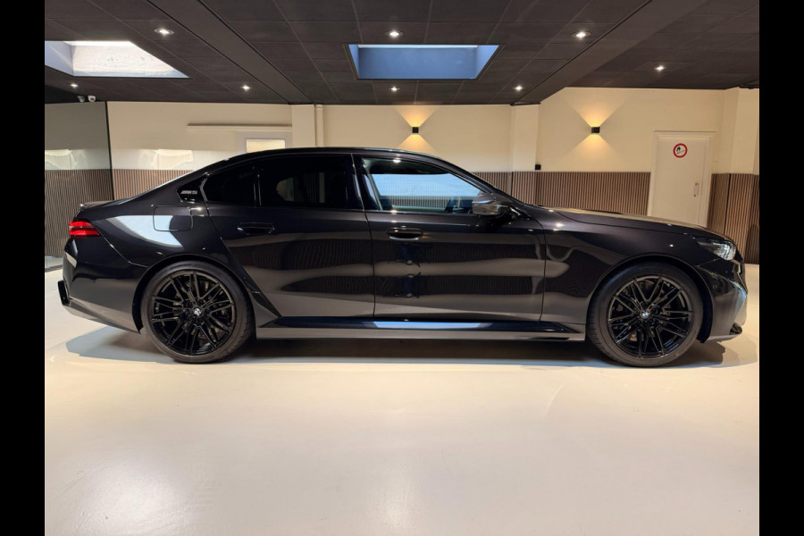 BMW 5 Serie M5 M Carbon|M Drivers Package|M Drive Professional|Driving + Parking Assistant Professional|Alcantara BMW 5 Serie M5 M Carbon|M Drivers Package|M Drive Professional|Driving + Parking Assistant Professional|Alcantara
