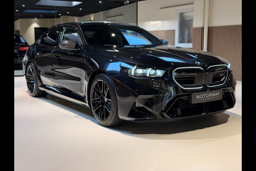 BMW 5 Serie M5 M Carbon|M Drivers Package|M Drive Professional|Driving + Parking Assistant Professional|Alcantara BMW 5 Serie M5 M Carbon|M Drivers Package|M Drive Professional|Driving + Parking Assistant Professional|Alcantara