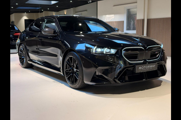 BMW 5 Serie M5 M Carbon|M Drivers Package|M Drive Professional|Driving + Parking Assistant Professional|Alcantara BMW 5 Serie M5 M Carbon|M Drivers Package|M Drive Professional|Driving + Parking Assistant Professional|Alcantara