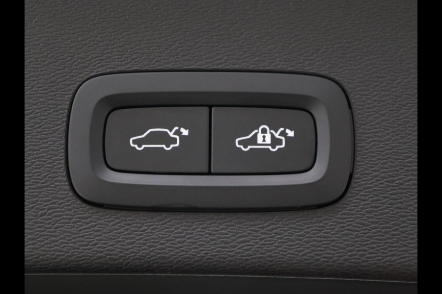 Volvo C40 Recharge Plus 69 kWh | Panoramadak | Stoelverwarming | Harman/Kardon | Warmtepomp | Carplay | Adaptive cruise | Stuurverwarming | 360 Camera | Full LED