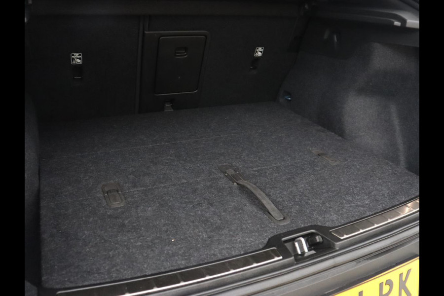 Volvo C40 Recharge Plus 69 kWh | Panoramadak | Stoelverwarming | Harman/Kardon | Warmtepomp | Carplay | Adaptive cruise | Stuurverwarming | 360 Camera | Full LED