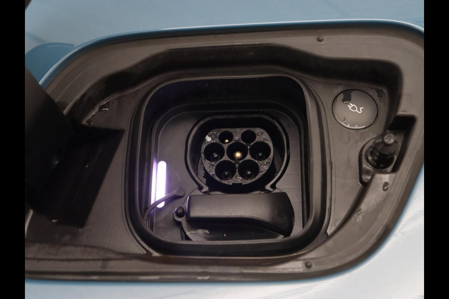 Volvo C40 Recharge Plus 69 kWh | Panoramadak | Stoelverwarming | Harman/Kardon | Warmtepomp | Carplay | Adaptive cruise | Stuurverwarming | 360 Camera | Full LED