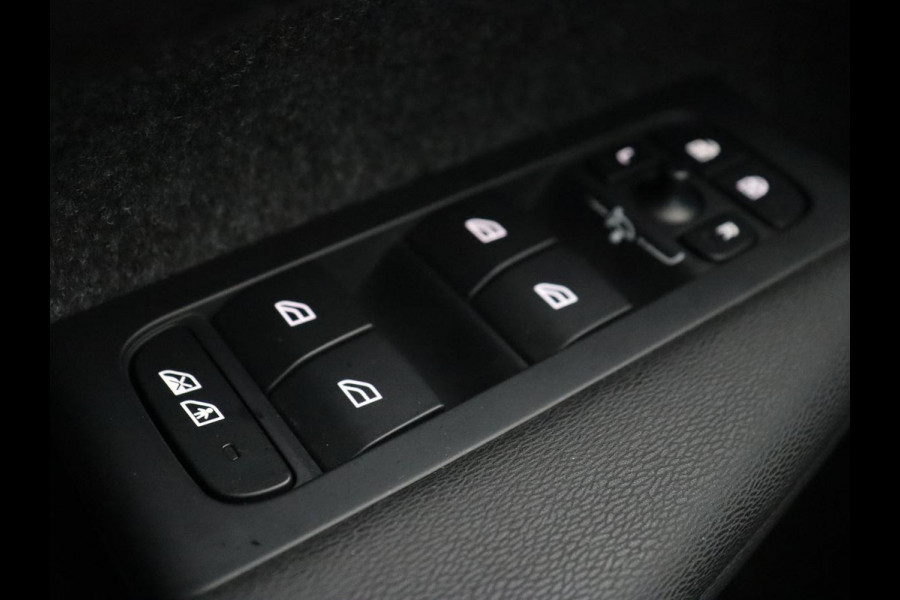 Volvo C40 Recharge Plus 69 kWh | Panoramadak | Stoelverwarming | Harman/Kardon | Warmtepomp | Carplay | Adaptive cruise | Stuurverwarming | 360 Camera | Full LED