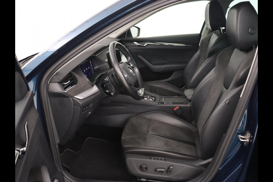 Škoda Octavia 1.0 e-TSI Business Edition Plus | Leder/Alcantara | Achterbankverwarming | Trekhaak | Adaptive cruise | Camera | Sfeerverlichting | Stoelverwarming | Carplay | Park Assist | Memory