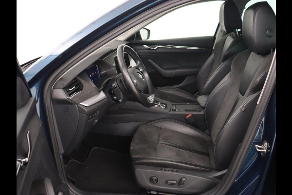 Škoda Octavia 1.0 e-TSI Business Edition Plus | Leder/Alcantara | Achterbankverwarming | Trekhaak | Adaptive cruise | Camera | Sfeerverlichting | Stoelverwarming | Carplay | Park Assist | Memory