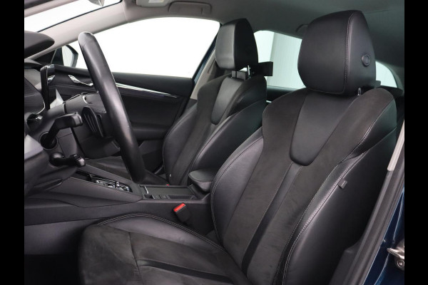 Škoda Octavia 1.0 e-TSI Business Edition Plus | Leder/Alcantara | Achterbankverwarming | Trekhaak | Adaptive cruise | Camera | Sfeerverlichting | Stoelverwarming | Carplay | Park Assist | Memory