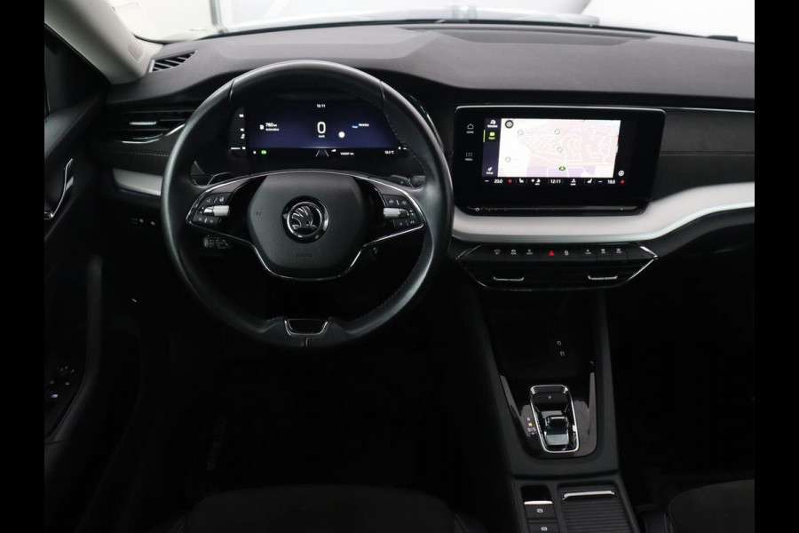 Škoda Octavia 1.0 e-TSI Business Edition Plus | Leder/Alcantara | Achterbankverwarming | Trekhaak | Adaptive cruise | Camera | Sfeerverlichting | Stoelverwarming | Carplay | Park Assist | Memory
