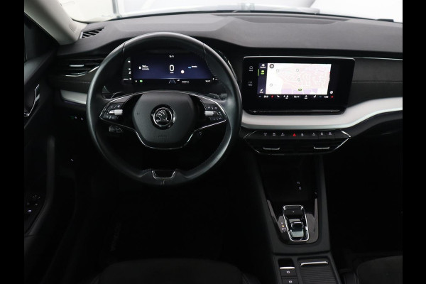 Škoda Octavia 1.0 e-TSI Business Edition Plus | Leder/Alcantara | Achterbankverwarming | Trekhaak | Adaptive cruise | Camera | Sfeerverlichting | Stoelverwarming | Carplay | Park Assist | Memory