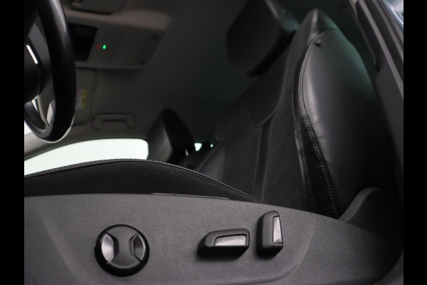 Škoda Octavia 1.0 e-TSI Business Edition Plus | Leder/Alcantara | Achterbankverwarming | Trekhaak | Adaptive cruise | Camera | Sfeerverlichting | Stoelverwarming | Carplay | Park Assist | Memory