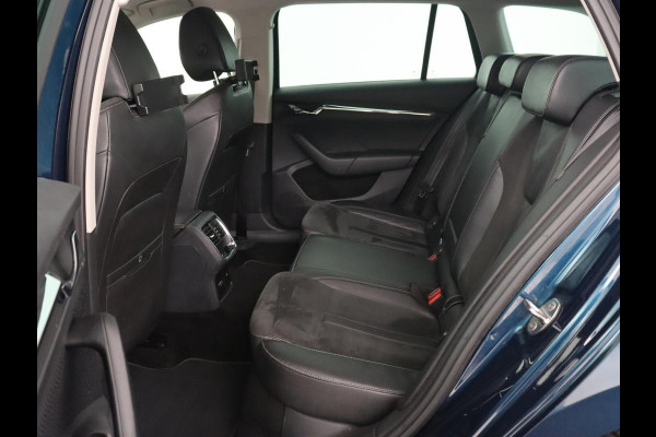 Škoda Octavia 1.0 e-TSI Business Edition Plus | Leder/Alcantara | Achterbankverwarming | Trekhaak | Adaptive cruise | Camera | Sfeerverlichting | Stoelverwarming | Carplay | Park Assist | Memory