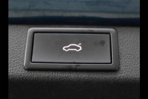 Škoda Octavia 1.0 e-TSI Business Edition Plus | Leder/Alcantara | Achterbankverwarming | Trekhaak | Adaptive cruise | Camera | Sfeerverlichting | Stoelverwarming | Carplay | Park Assist | Memory