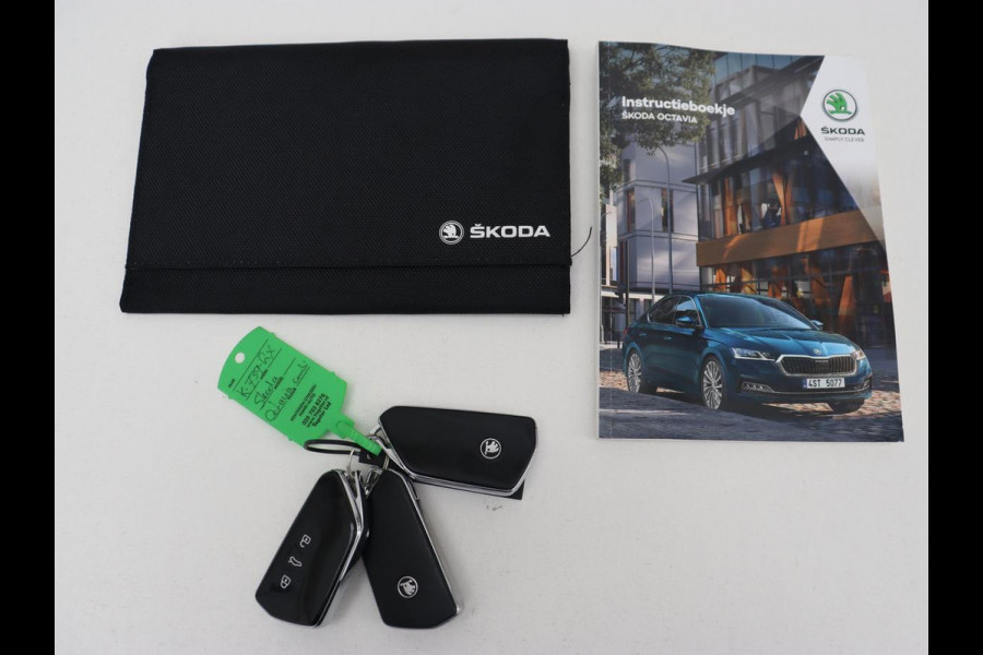 Škoda Octavia 1.0 e-TSI Business Edition Plus | Leder/Alcantara | Achterbankverwarming | Trekhaak | Adaptive cruise | Camera | Sfeerverlichting | Stoelverwarming | Carplay | Park Assist | Memory
