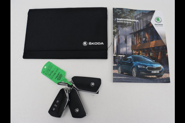 Škoda Octavia 1.0 e-TSI Business Edition Plus | Leder/Alcantara | Achterbankverwarming | Trekhaak | Adaptive cruise | Camera | Sfeerverlichting | Stoelverwarming | Carplay | Park Assist | Memory