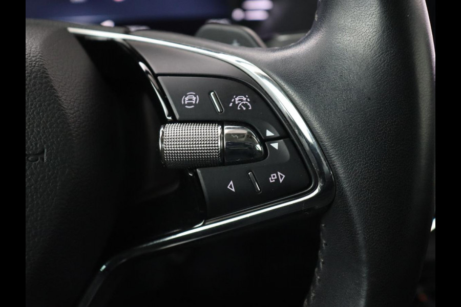 Škoda Octavia 1.0 e-TSI Business Edition Plus | Leder/Alcantara | Achterbankverwarming | Trekhaak | Adaptive cruise | Camera | Sfeerverlichting | Stoelverwarming | Carplay | Park Assist | Memory
