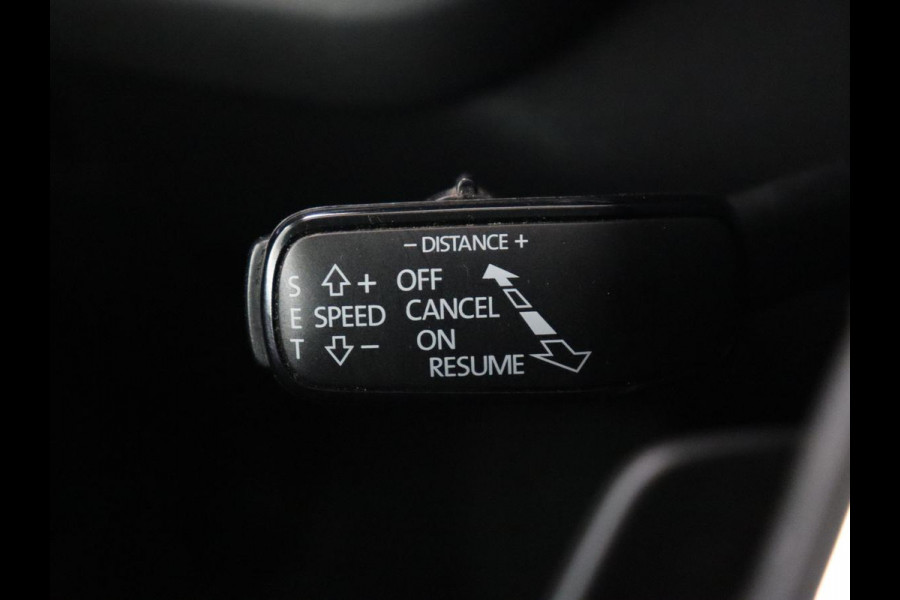 Škoda Octavia 1.0 e-TSI Business Edition Plus | Leder/Alcantara | Achterbankverwarming | Trekhaak | Adaptive cruise | Camera | Sfeerverlichting | Stoelverwarming | Carplay | Park Assist | Memory