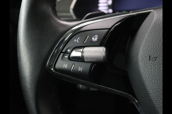 Škoda Octavia 1.0 e-TSI Business Edition Plus | Leder/Alcantara | Achterbankverwarming | Trekhaak | Adaptive cruise | Camera | Sfeerverlichting | Stoelverwarming | Carplay | Park Assist | Memory