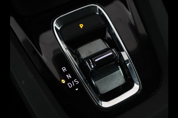 Škoda Octavia 1.0 e-TSI Business Edition Plus | Leder/Alcantara | Achterbankverwarming | Trekhaak | Adaptive cruise | Camera | Sfeerverlichting | Stoelverwarming | Carplay | Park Assist | Memory