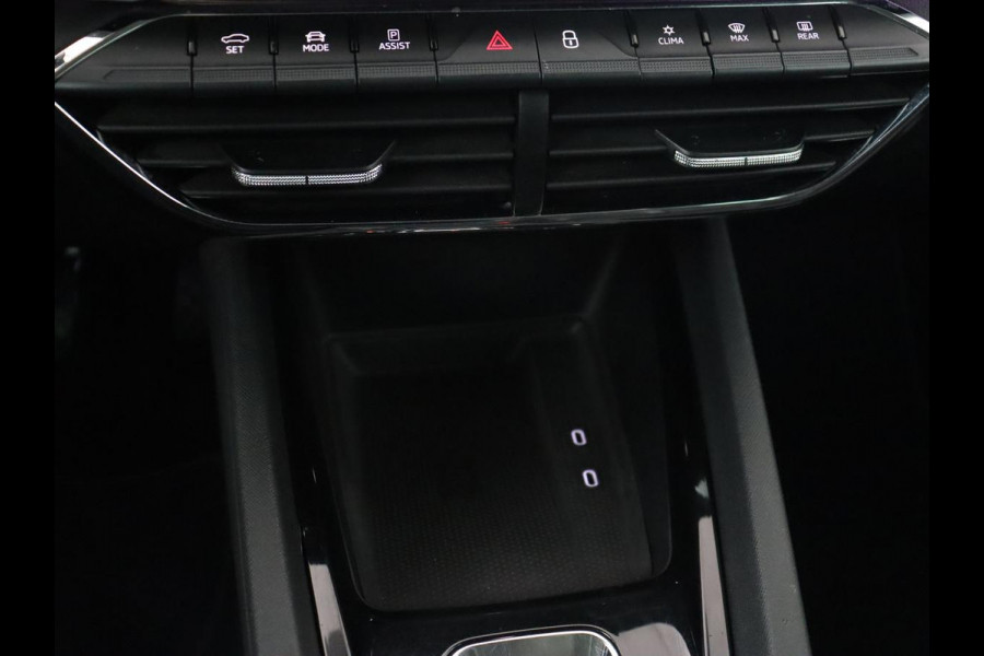 Škoda Octavia 1.0 e-TSI Business Edition Plus | Leder/Alcantara | Achterbankverwarming | Trekhaak | Adaptive cruise | Camera | Sfeerverlichting | Stoelverwarming | Carplay | Park Assist | Memory