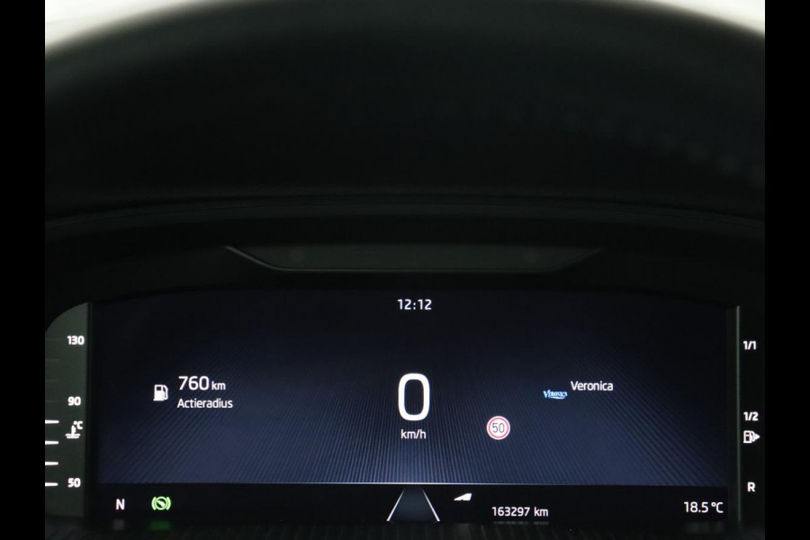 Škoda Octavia 1.0 e-TSI Business Edition Plus | Leder/Alcantara | Achterbankverwarming | Trekhaak | Adaptive cruise | Camera | Sfeerverlichting | Stoelverwarming | Carplay | Park Assist | Memory