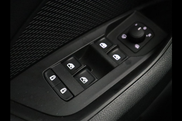 Škoda Octavia 1.0 e-TSI Business Edition Plus | Leder/Alcantara | Achterbankverwarming | Trekhaak | Adaptive cruise | Camera | Sfeerverlichting | Stoelverwarming | Carplay | Park Assist | Memory