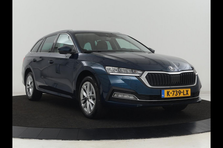 Škoda Octavia 1.0 e-TSI Business Edition Plus | Leder/Alcantara | Achterbankverwarming | Trekhaak | Adaptive cruise | Camera | Sfeerverlichting | Stoelverwarming | Carplay | Park Assist | Memory
