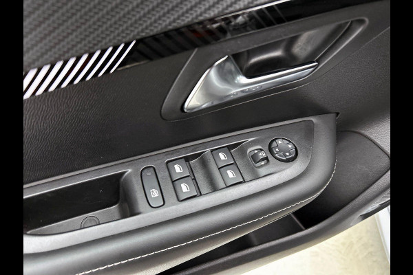 Peugeot 208 1.2 PureTech 100PK Allure AD-CRUISE | NAVI & CARPLAY | PRIVACY-GLASS