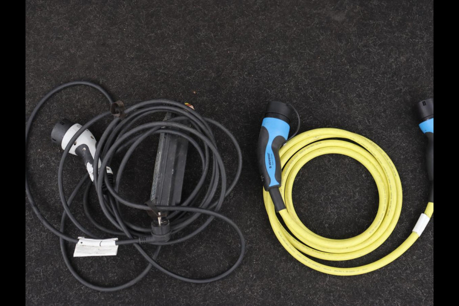 Mercedes-Benz E-Klasse 300e Avantgarde | Leder | Stoelverwarming | 360 Camera | Keyless | Carplay | Sfeerverlichting | Widescreen | Navigatie | Park Asisst | PHEV | Plug In