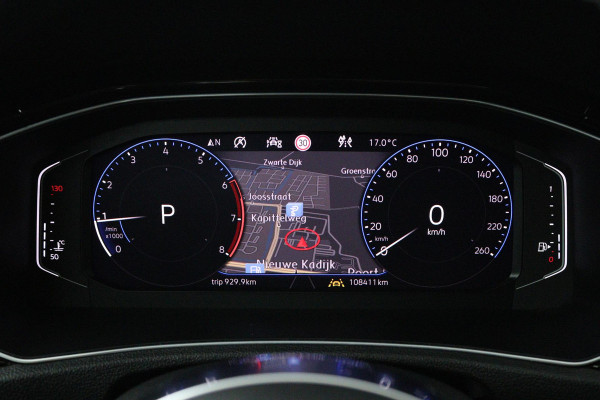 Volkswagen T-Roc 1.5 TSI Sport Business R (PANORAMADAK, DIGITALE COCKPIT, CARPLAY, PDC, GOED ONDERHOUDEN)