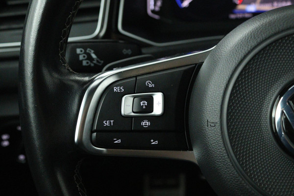 Volkswagen T-Roc 1.5 TSI Sport Business R (PANORAMADAK, DIGITALE COCKPIT, CARPLAY, PDC, GOED ONDERHOUDEN)