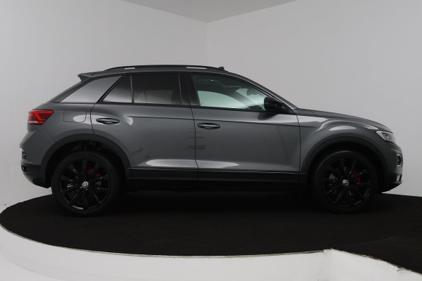 Volkswagen T-Roc 1.5 TSI Sport Business R (PANORAMADAK, DIGITALE COCKPIT, CARPLAY, PDC, GOED ONDERHOUDEN)