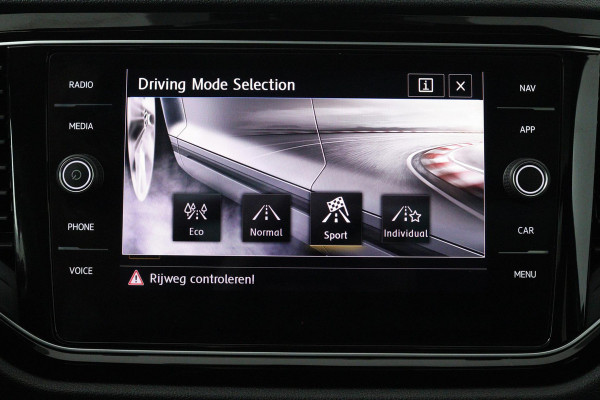 Volkswagen T-Roc 1.5 TSI Sport Business R (PANORAMADAK, DIGITALE COCKPIT, CARPLAY, PDC, GOED ONDERHOUDEN)