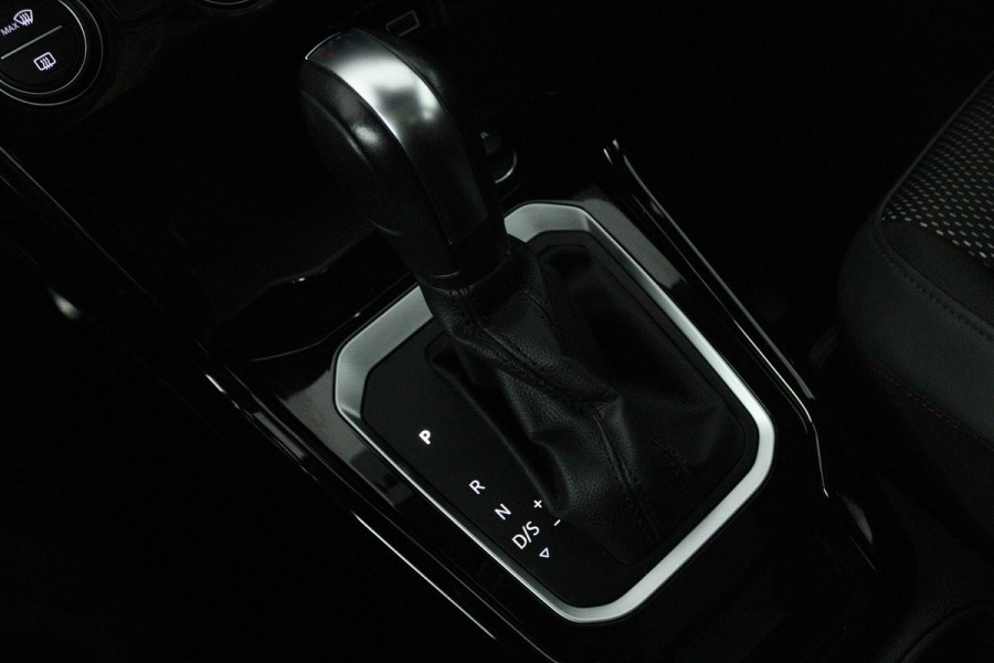 Volkswagen T-Roc 1.5 TSI Sport Business R (PANORAMADAK, DIGITALE COCKPIT, CARPLAY, PDC, GOED ONDERHOUDEN)