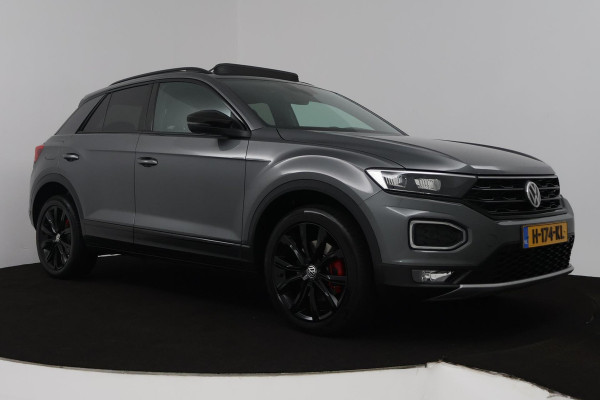 Volkswagen T-Roc 1.5 TSI Sport Business R (PANORAMADAK, DIGITALE COCKPIT, CARPLAY, PDC, GOED ONDERHOUDEN)