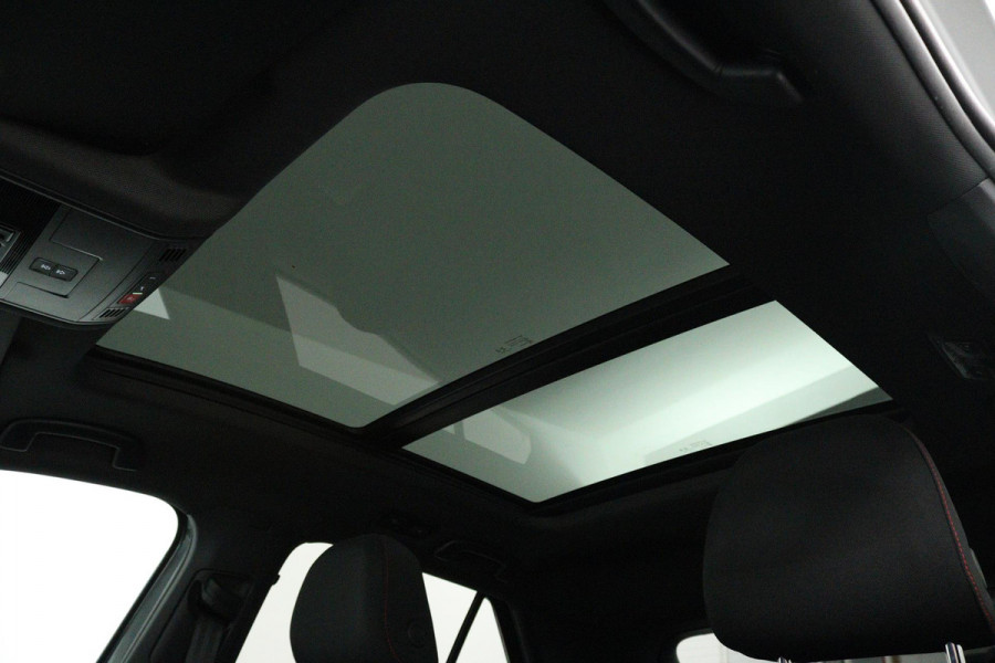 Volkswagen T-Roc 1.5 TSI Sport Business R (PANORAMADAK, DIGITALE COCKPIT, CARPLAY, PDC, GOED ONDERHOUDEN)