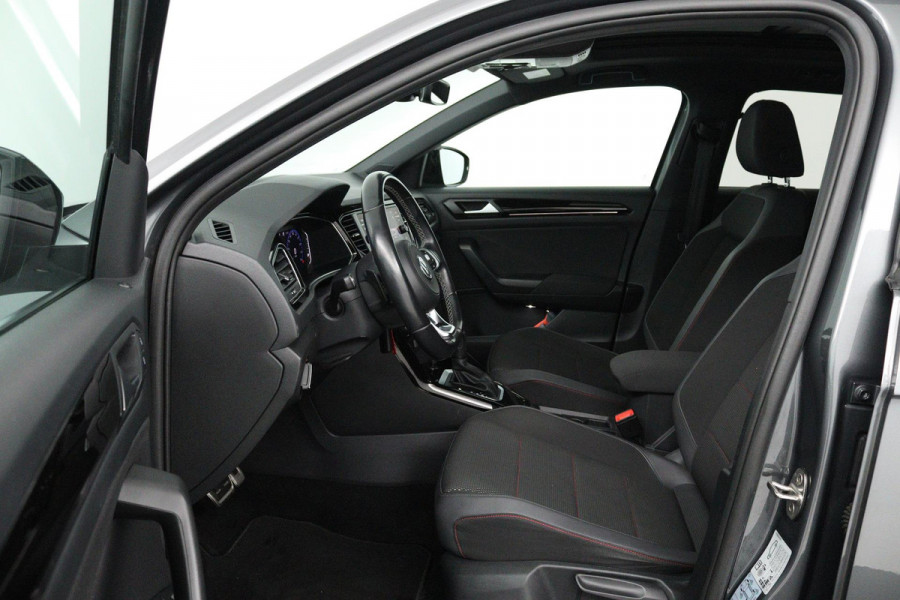 Volkswagen T-Roc 1.5 TSI Sport Business R (PANORAMADAK, DIGITALE COCKPIT, CARPLAY, PDC, GOED ONDERHOUDEN)