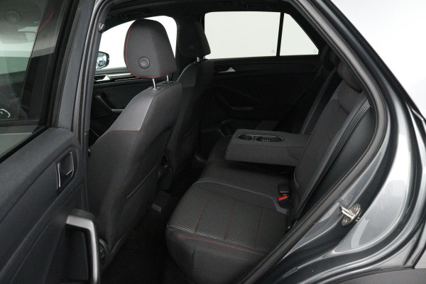 Volkswagen T-Roc 1.5 TSI Sport Business R (PANORAMADAK, DIGITALE COCKPIT, CARPLAY, PDC, GOED ONDERHOUDEN)