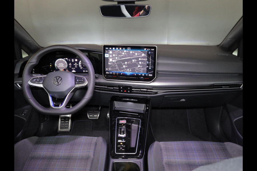 Volkswagen Golf 1.5 eHybrid GTE 272PK PHEV | Verlengde garantie  | Navigatie | Panorama dak | Black Style | 18" Lm velgen | Multimedia pakket plus | Volkswagen Golf 1.5 eHybrid GTE 272PK PHEV | Verlengde garantie  | Navigatie | Panorama dak | Black Style | 18" Lm velgen | Multimedia pakket plus |