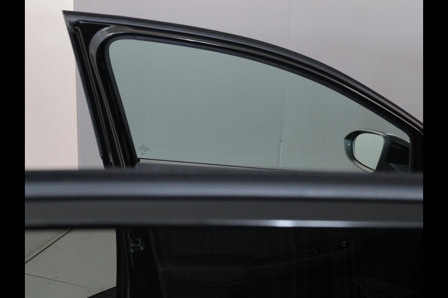 Volkswagen Golf 1.5 eHybrid GTE 272PK PHEV | Verlengde garantie  | Navigatie | Panorama dak | Black Style | 18" Lm velgen | Multimedia pakket plus | Volkswagen Golf 1.5 eHybrid GTE 272PK PHEV | Verlengde garantie  | Navigatie | Panorama dak | Black Style | 18" Lm velgen | Multimedia pakket plus |