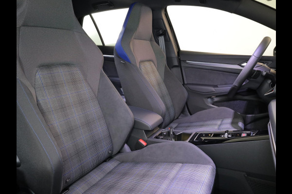 Volkswagen Golf 1.5 eHybrid GTE 272PK PHEV | Verlengde garantie  | Navigatie | Panorama dak | Black Style | 18" Lm velgen | Multimedia pakket plus | Volkswagen Golf 1.5 eHybrid GTE 272PK PHEV | Verlengde garantie  | Navigatie | Panorama dak | Black Style | 18" Lm velgen | Multimedia pakket plus |