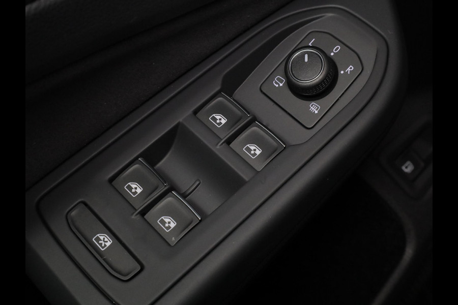 Volkswagen Golf 1.5 eHybrid GTE 272PK PHEV | Verlengde garantie  | Navigatie | Panorama dak | Black Style | 18" Lm velgen | Multimedia pakket plus | Volkswagen Golf 1.5 eHybrid GTE 272PK PHEV | Verlengde garantie  | Navigatie | Panorama dak | Black Style | 18" Lm velgen | Multimedia pakket plus |