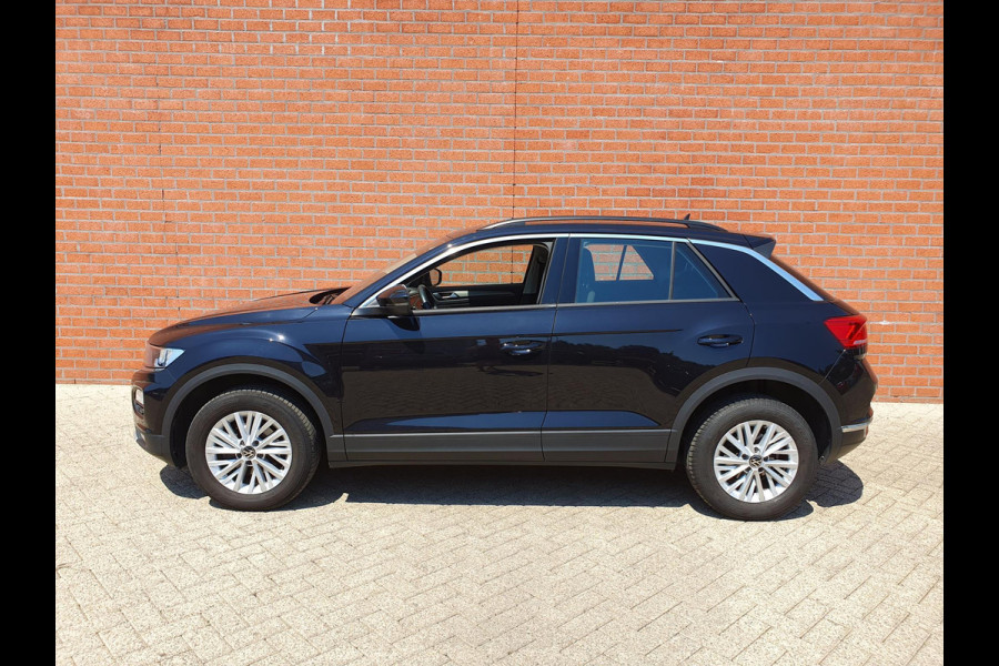 Volkswagen T-Roc 1.5 TSI 150pk DSG Style Team Navigatie Apple Carplay/Android Auto Camera Adaptive Cruise Control Elektrische achterklep Stoel-en stuurverwarming Climate Control