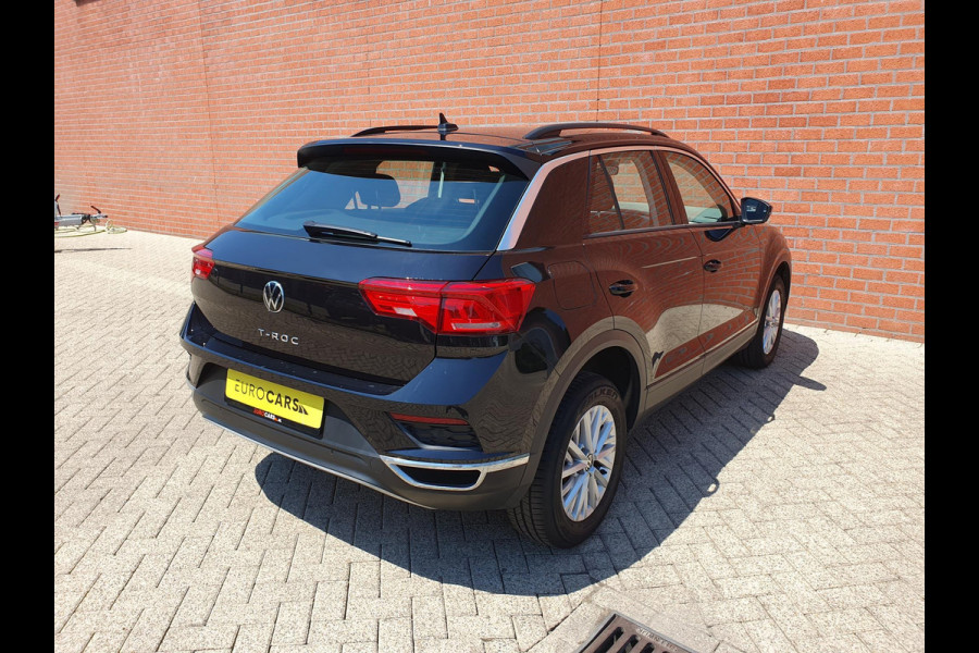 Volkswagen T-Roc 1.5 TSI 150pk DSG Style Team Navigatie Apple Carplay/Android Auto Camera Adaptive Cruise Control Elektrische achterklep Stoel-en stuurverwarming Climate Control