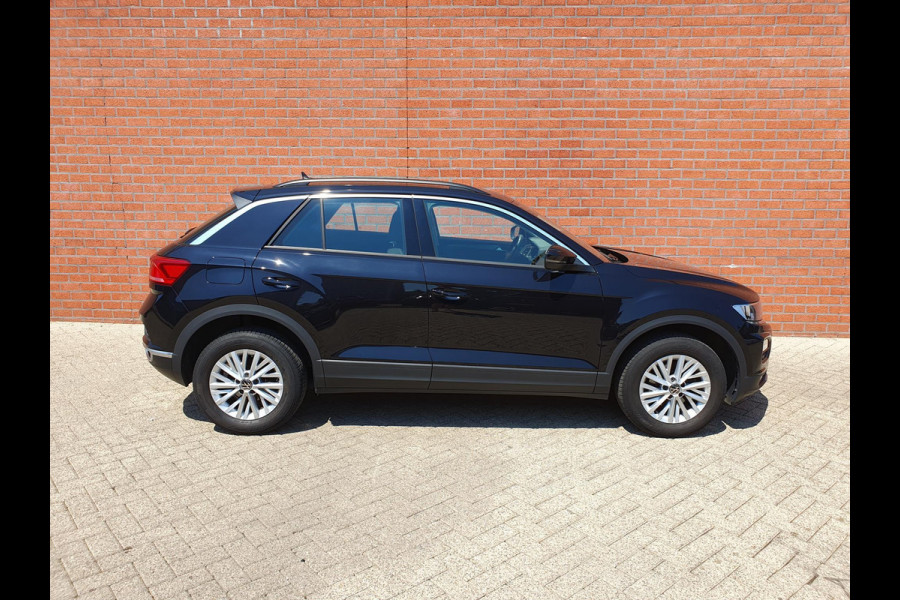 Volkswagen T-Roc 1.5 TSI 150pk DSG Style Team Navigatie Apple Carplay/Android Auto Camera Adaptive Cruise Control Elektrische achterklep Stoel-en stuurverwarming Climate Control